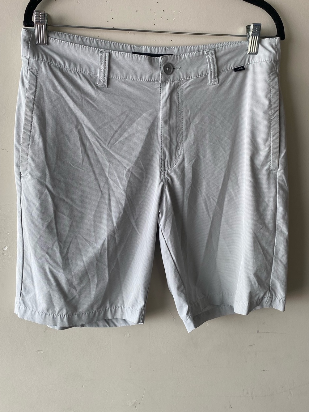 TravisMathew Light Grey Micro Stripe Performance Golf Shorts 32 Preppy - Picture 2 of 10